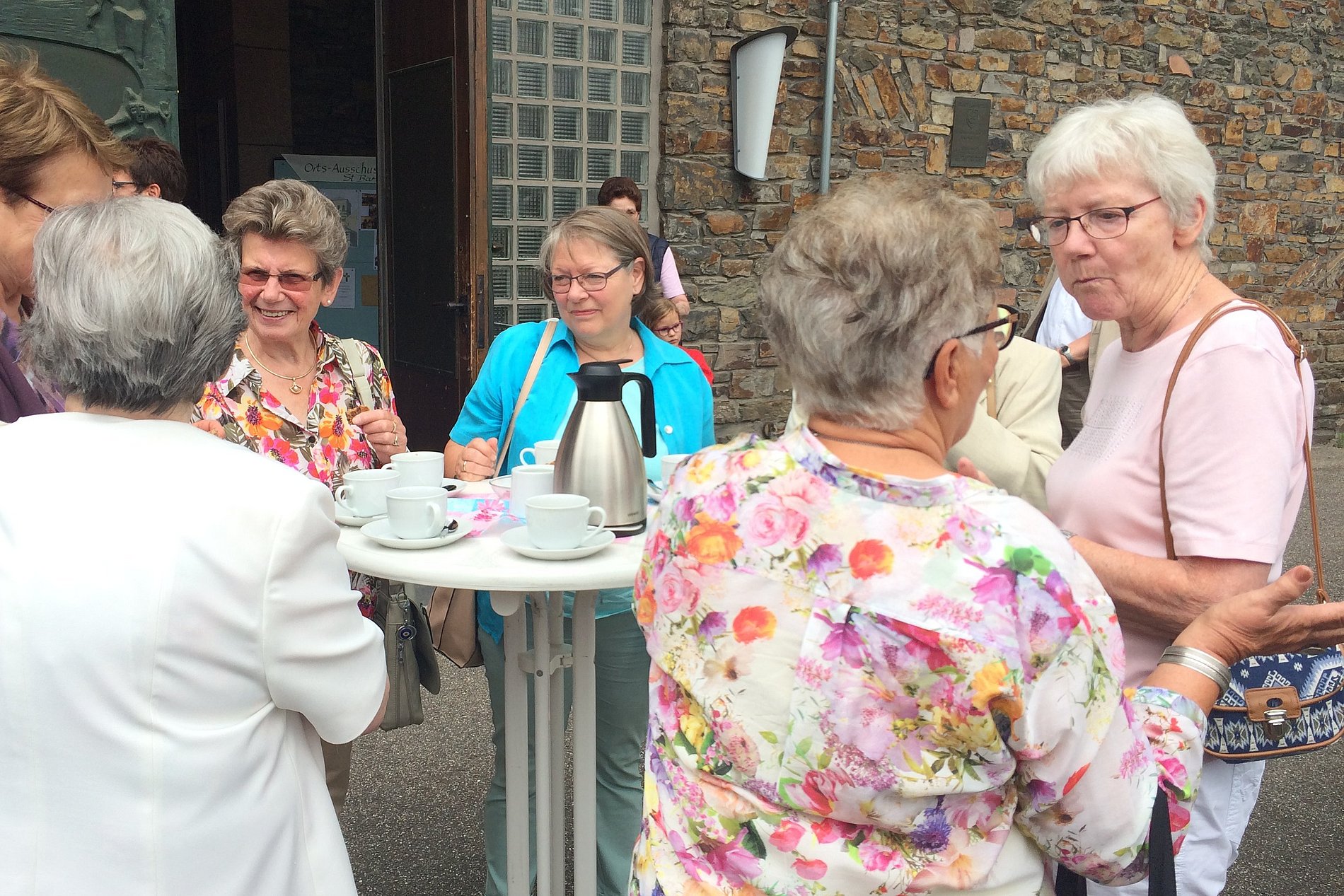 Kirchkaffe vor der Barbarakirche