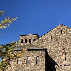 Blick auf die Süd-Westseite der Barbarakirche