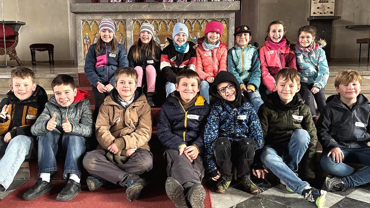  Gruppenbild auf den Stufen der Martinskirche