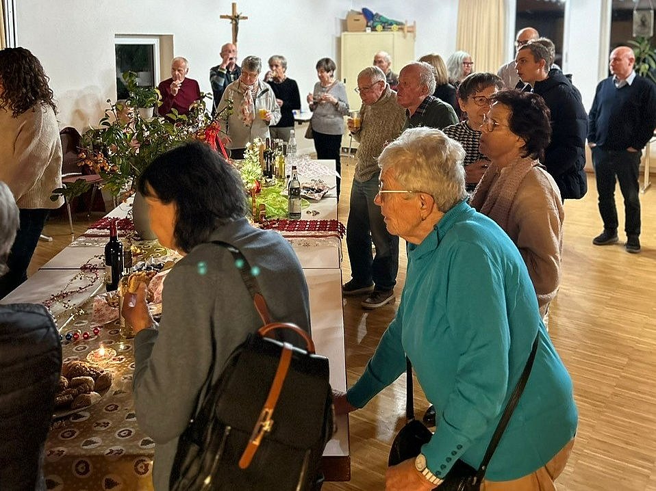 Feier im Gemeindehaus nach der Messe