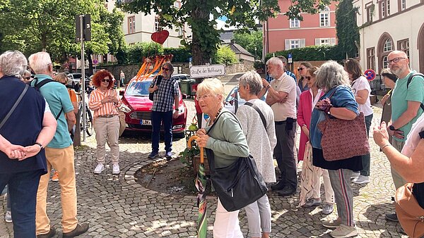 Der Barbarachor am Domvorplatz in Wetzlar, Chorausflug Jul. 2024