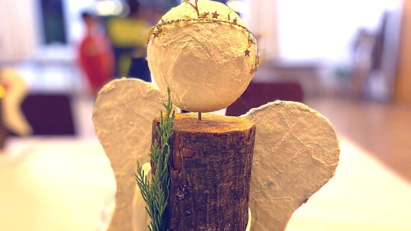 Der Weihnachtsengel aus Holz