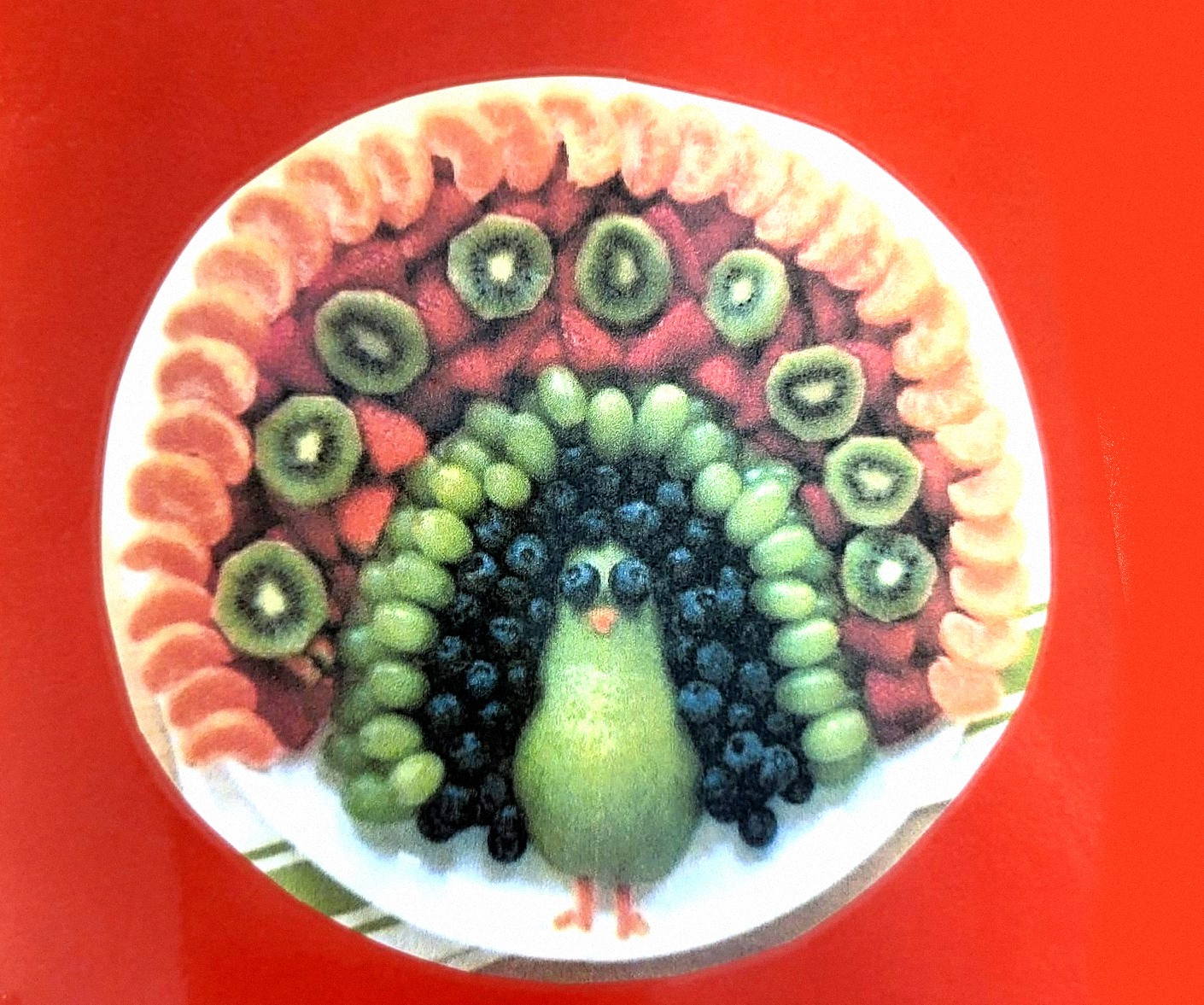 Pfau aus Früchten gelegt